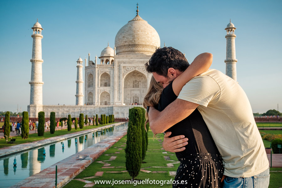 abrazos en el Taj mahal